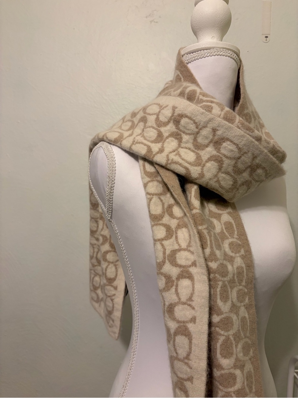 Reversible Coach Signature Pattern Scarf
